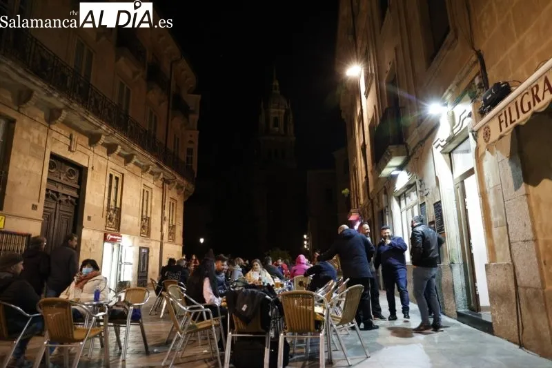 Los monumentos de Salamanca vuelven a apagar su iluminación en la Hora del Planeta - Fotos: David Sañudo