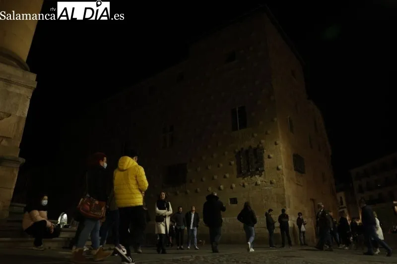 Los monumentos de Salamanca vuelven a apagar su iluminación en la Hora del Planeta - Fotos: David Sañudo