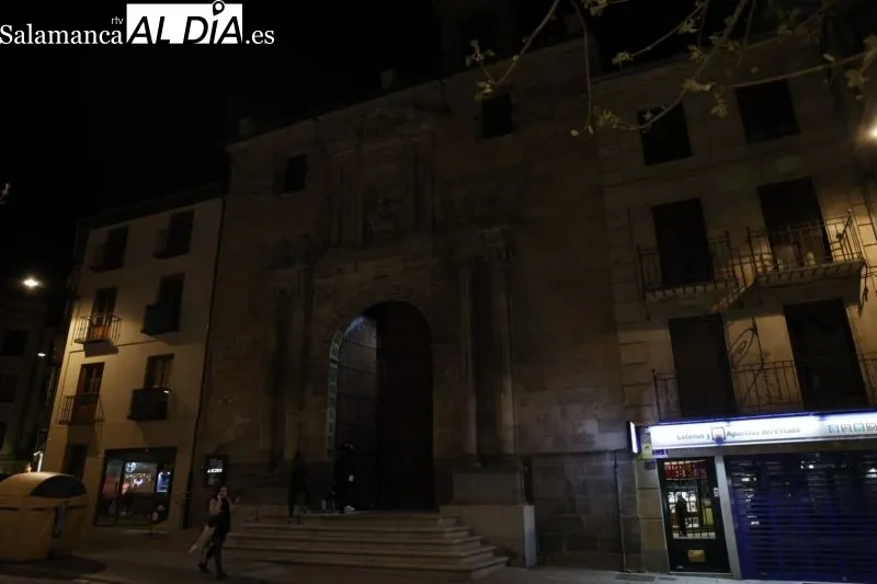 Los monumentos de Salamanca vuelven a apagar su iluminación en la Hora del Planeta - Fotos: David Sañudo