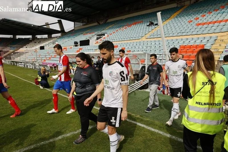 Foto 9 - El Salamanca UDS se agarra a la salvaci&oacute;n con fuerza ante el Navalcarnero con milagro incluido en el a&ntilde;adido (1-0)