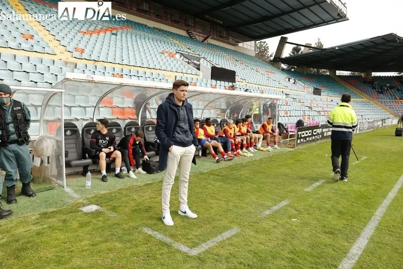 Foto 12 - El Salamanca UDS se agarra a la salvaci&oacute;n con fuerza ante el Navalcarnero con milagro incluido en el a&ntilde;adido (1-0)