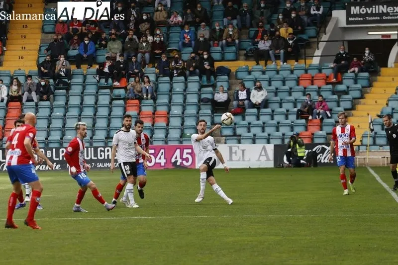 Foto 18 - El Salamanca UDS se agarra a la salvaci&oacute;n con fuerza ante el Navalcarnero con milagro incluido en el a&ntilde;adido (1-0)