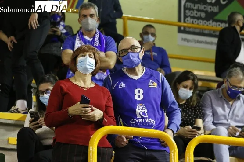 Foto 7 - El Perfumer&iacute;as Avenida presume de la Copa de la Reina delante de su afici&oacute;n