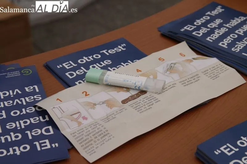 Campaña para la Prevención del Cáncer de Colon, organizada por la AECC en la plaza del Liceo. Foto de David Sañudo