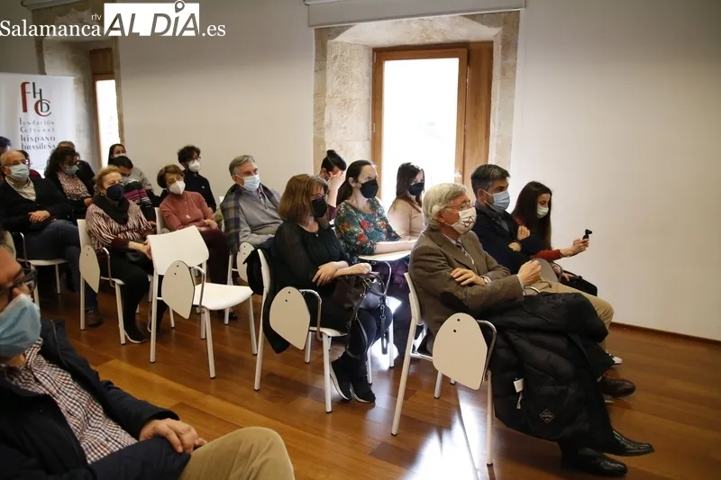 Conferencia sobre 'Pandemia y comunicación' celebrada esta tarde. Fotos: David Sañudo