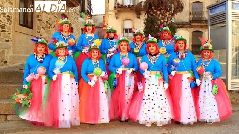 Desfile de disfraces y homenaje a los recién nacidos en el Lunes de Carnaval