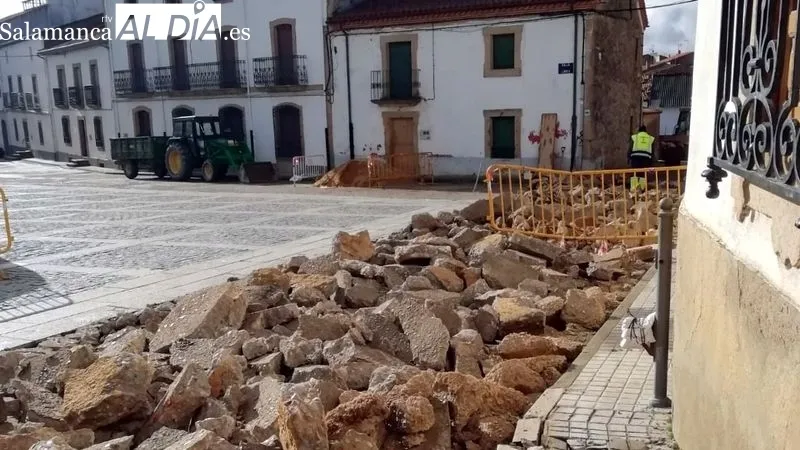La calle está cerrada al tráfico rodado y peatonal