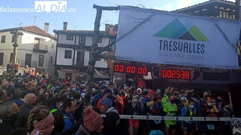 Atletas del Abadengo Running antes de la carrera Tres Valles