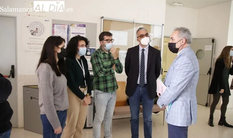 Visita de la AECC al Centro de Investigación del Cáncer. Foto de David Sañudo