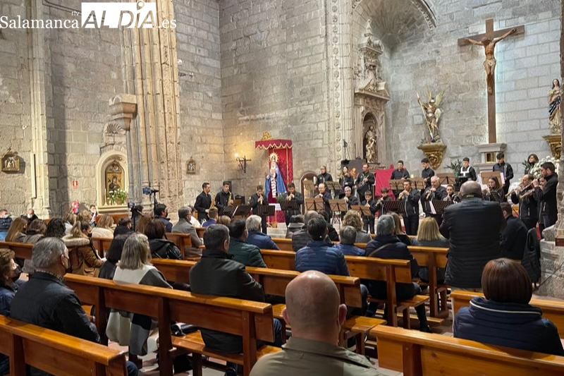La Escuela de Dulzaina y Percusión de Macotera ofrecía un concierto en la parroquia peñarandina  