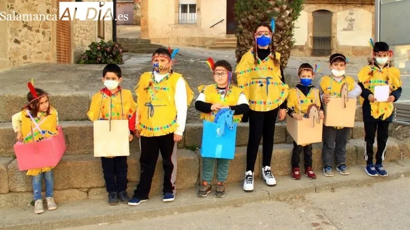 Desfile de disfraces y homenaje a los recién nacidos en el Lunes de Carnaval