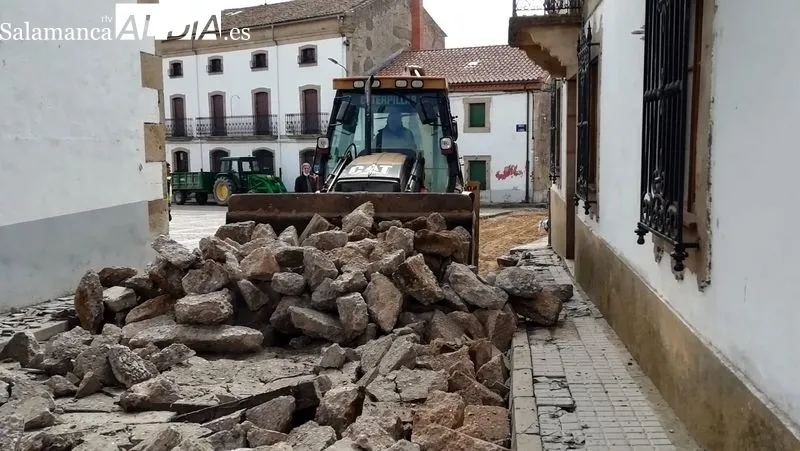 La calle está cerrada al tráfico rodado y peatonal