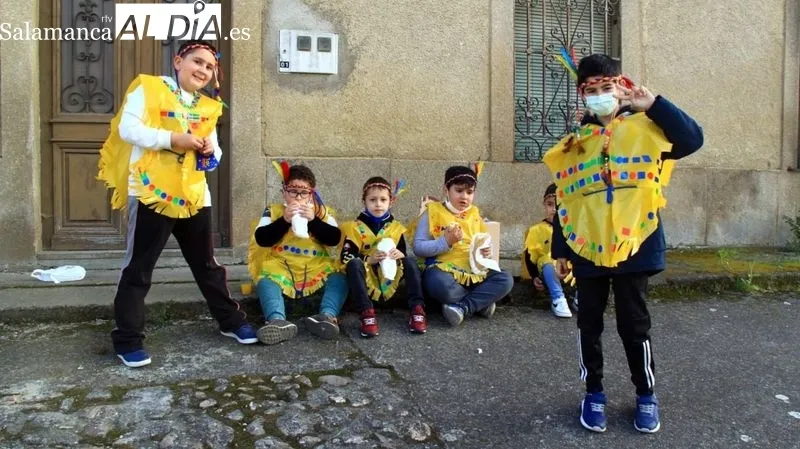 Desfile de disfraces y homenaje a los recién nacidos en el Lunes de Carnaval