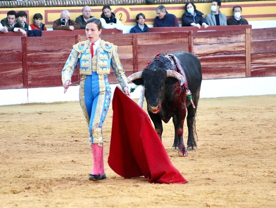 Foto 3 - Raza de Raquel Mart&iacute;n en un debut de arrojo y triunfo