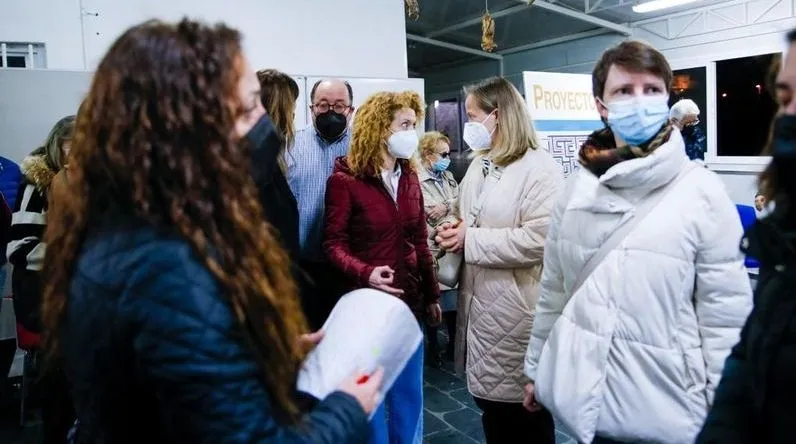 La concejala de Familia e Igualdad de Oportunidades, Ana Suárez, ha estado en todo momento en contacto con estas personas para dotarlas de todas las necesidades a su llegada a la ciudad