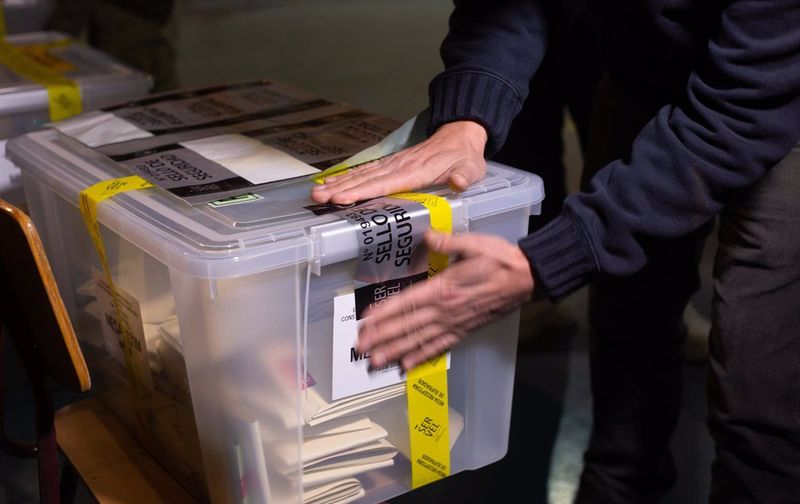Sellado de urnas de votos en Chile. Foto de EP