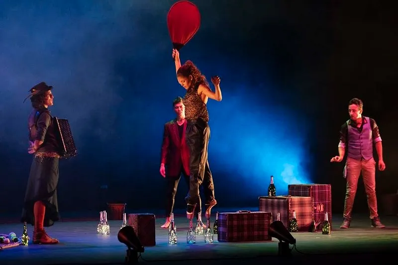 'Creatura' es música, poesía y circo, junto a la fantasía de la palabra y la realidad del más difícil todavía
