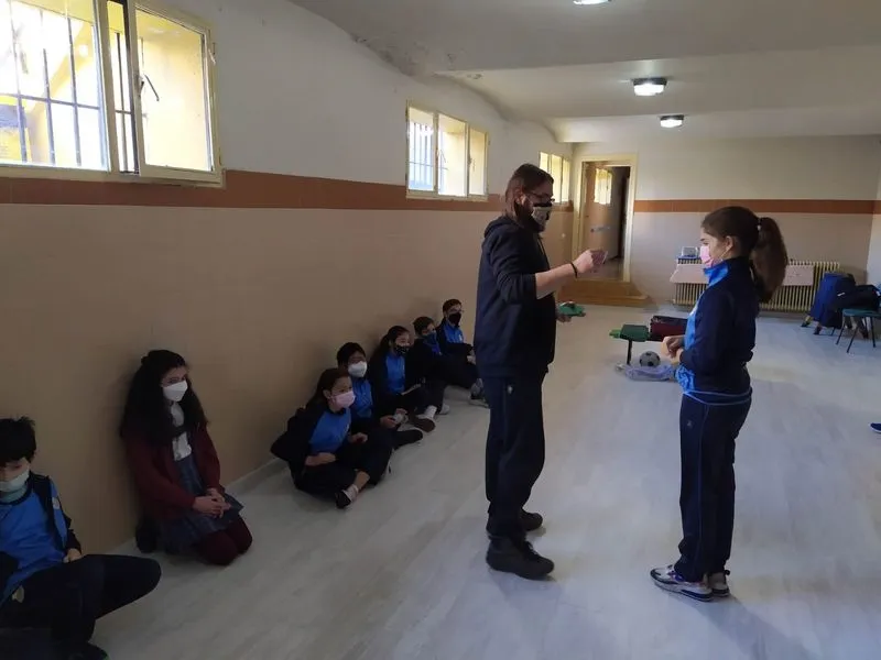 Actividades de juegos populares en el colegio San Juan Bosco