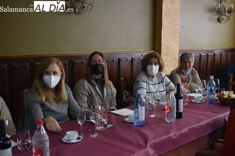Foto 9 - La Asociaci&oacute;n de Mayores de Alba de Tormes disfruta de una jornada casi festiva