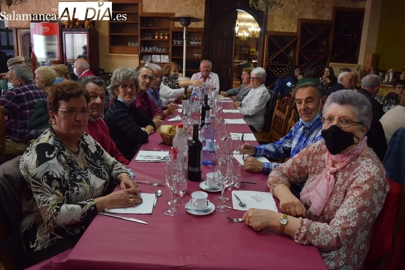 Foto 8 - La Asociaci&oacute;n de Mayores de Alba de Tormes disfruta de una jornada casi festiva