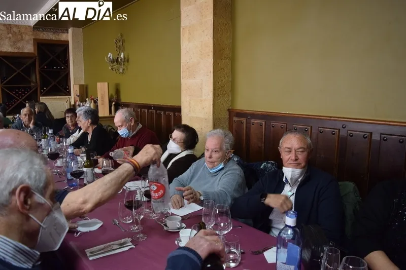 Foto 6 - La Asociaci&oacute;n de Mayores de Alba de Tormes disfruta de una jornada casi festiva