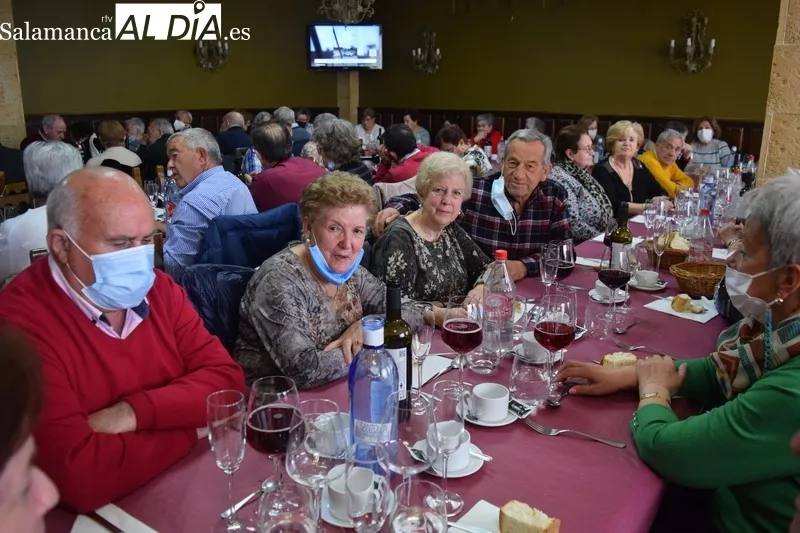 Foto 2 - La Asociaci&oacute;n de Mayores de Alba de Tormes disfruta de una jornada casi festiva