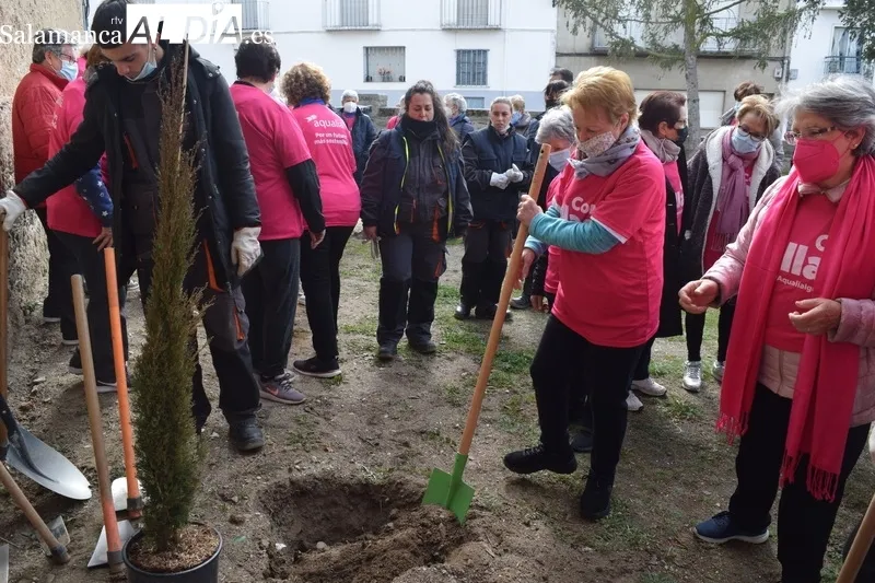 Foto 4 - Ayuntamiento y Aqualia colaboran en la iniciativa 'Pl&aacute;ntate por ellas, por un futuro m&aacute;s sostenible'