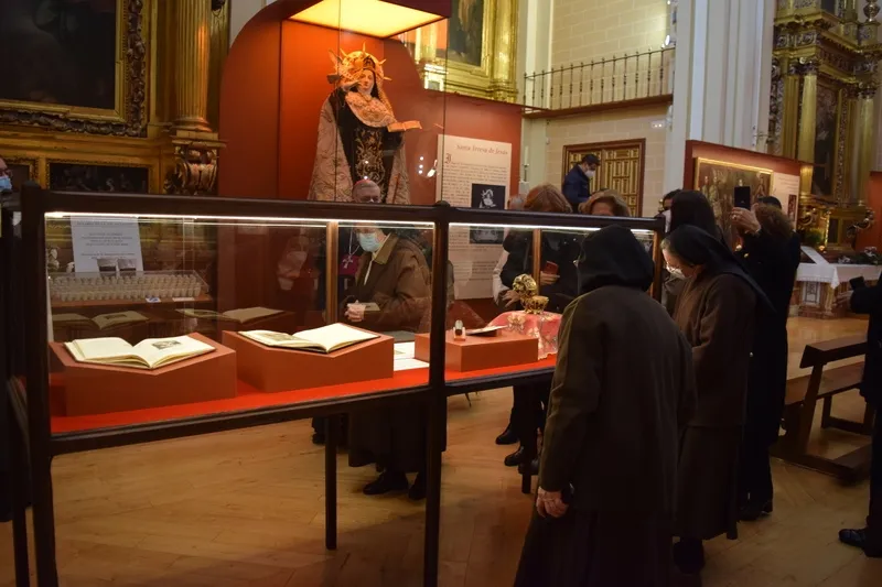 Foto 3 - 'Teresa de Jes&uacute;s: Mujer, Santa, Doctora' abre sus puertas ante una inmensa expectaci&oacute;n