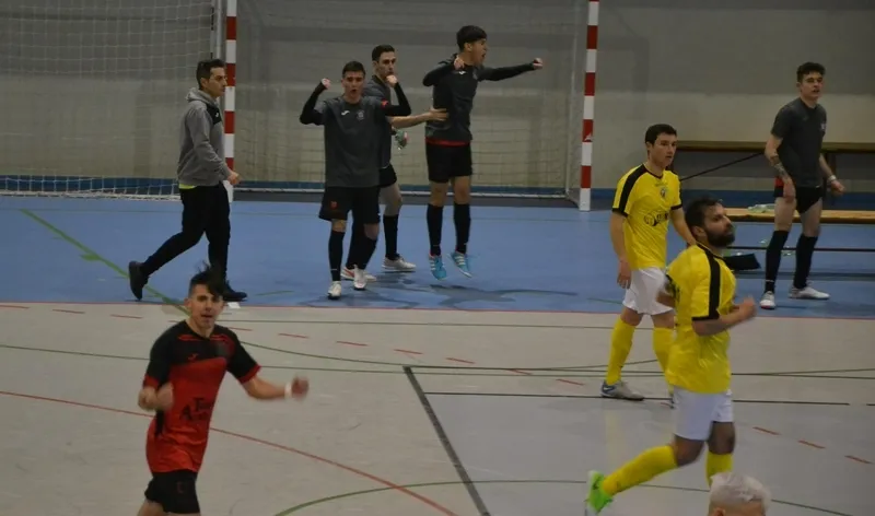 Foto 11 - Antol&oacute;gica victoria del III Senior ante el Tierra Castellana con dos goles en los &uacute;ltimos 40 segundos