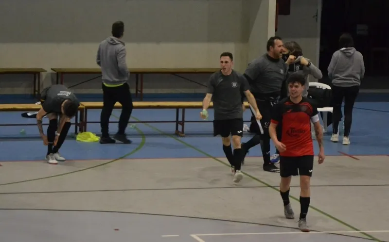 Foto 8 - Antol&oacute;gica victoria del III Senior ante el Tierra Castellana con dos goles en los &uacute;ltimos 40 segundos