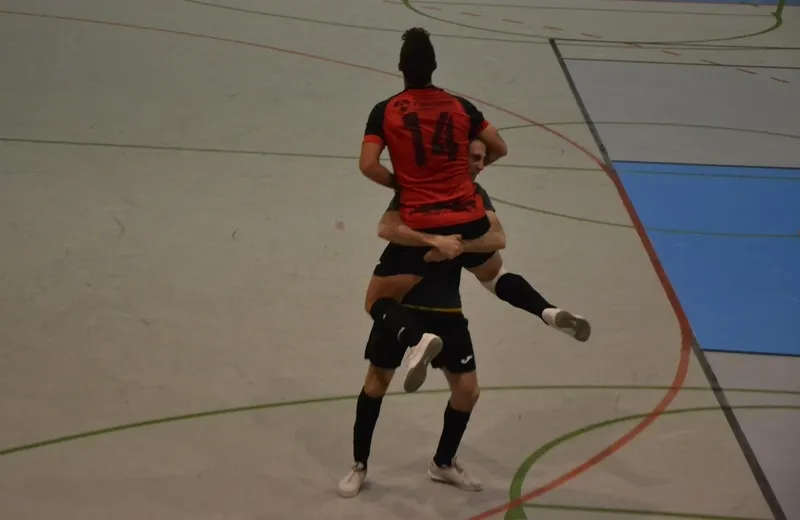 Foto 7 - Antol&oacute;gica victoria del III Senior ante el Tierra Castellana con dos goles en los &uacute;ltimos 40 segundos