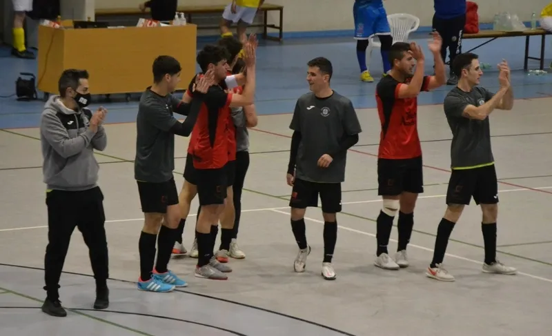Foto 5 - Antol&oacute;gica victoria del III Senior ante el Tierra Castellana con dos goles en los &uacute;ltimos 40 segundos