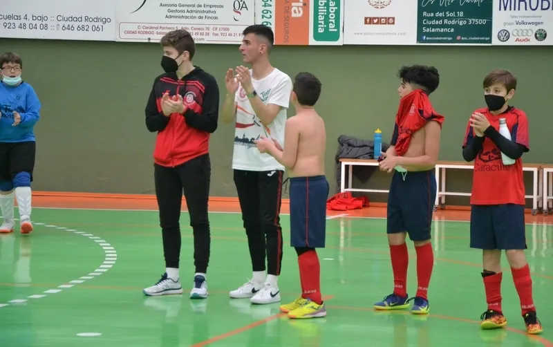 Foto 10 - El Alev&iacute;n del III Columnas conquista el t&iacute;tulo de campe&oacute;n bicomarcal