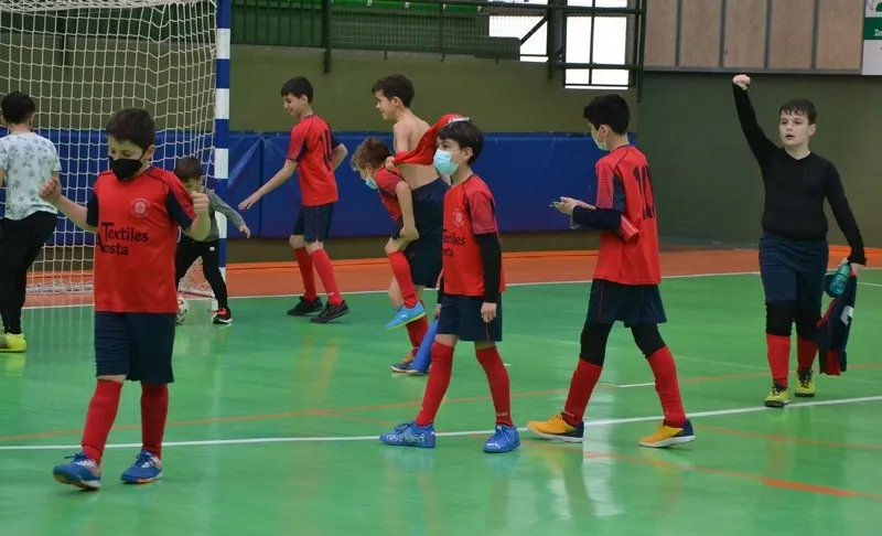 Foto 9 - El Alev&iacute;n del III Columnas conquista el t&iacute;tulo de campe&oacute;n bicomarcal