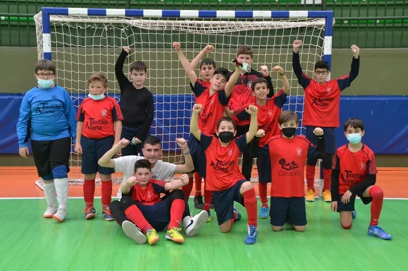 Foto 6 - El Alev&iacute;n del III Columnas conquista el t&iacute;tulo de campe&oacute;n bicomarcal
