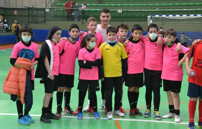 Foto 4 - El Alev&iacute;n del III Columnas conquista el t&iacute;tulo de campe&oacute;n bicomarcal