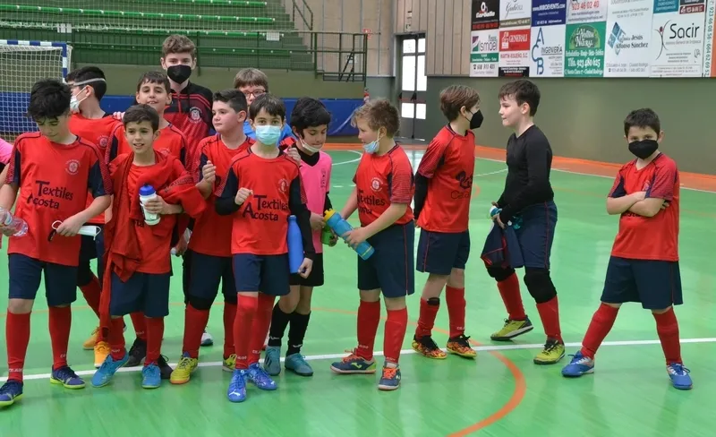 Foto 3 - El Alev&iacute;n del III Columnas conquista el t&iacute;tulo de campe&oacute;n bicomarcal