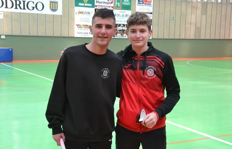 Foto 2 - El Alev&iacute;n del III Columnas conquista el t&iacute;tulo de campe&oacute;n bicomarcal