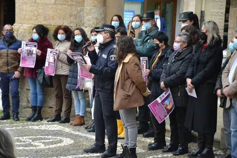 Foto 9 - El Movimiento Ciudadano homenajea a un nutrido grupo de mujeres, con varias de ellas presentes