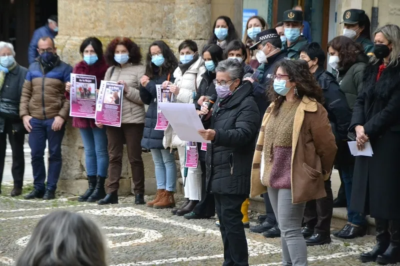 Foto 8 - El Movimiento Ciudadano homenajea a un nutrido grupo de mujeres, con varias de ellas presentes
