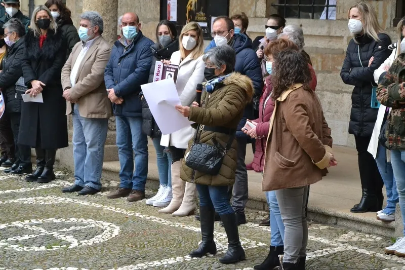 Foto 3 - El Movimiento Ciudadano homenajea a un nutrido grupo de mujeres, con varias de ellas presentes