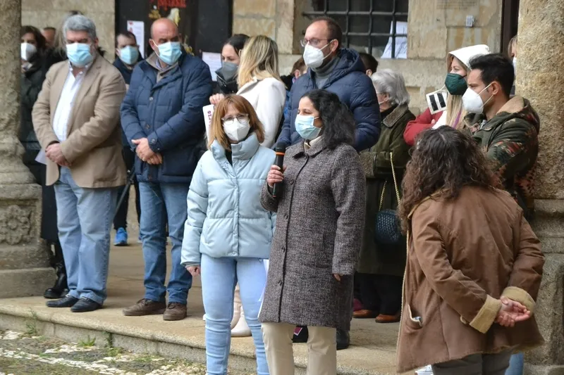Foto 2 - El Movimiento Ciudadano homenajea a un nutrido grupo de mujeres, con varias de ellas presentes
