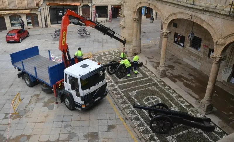Foto 2 - Los ca&ntilde;ones est&aacute;n de vuelta por la Plaza Mayor