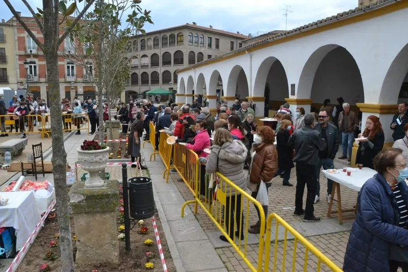 Foto 9 - Las hermanas Olaya reciben un homenaje en el animado regreso de la Feria de Botijeros