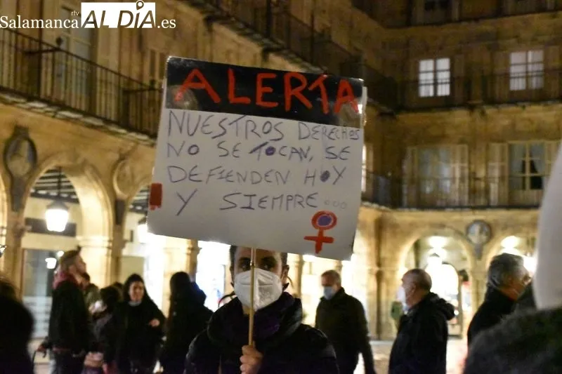 Foto 7 -  &lsquo;No me toques los derechos&rsquo;, la manifestaci&oacute;n del 8M recorre las calles de Salamanca 