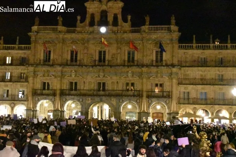 Foto 5 -  &lsquo;No me toques los derechos&rsquo;, la manifestaci&oacute;n del 8M recorre las calles de Salamanca 