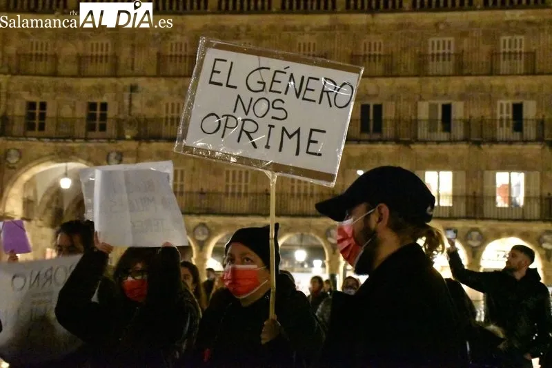 Foto 3 -  &lsquo;No me toques los derechos&rsquo;, la manifestaci&oacute;n del 8M recorre las calles de Salamanca 