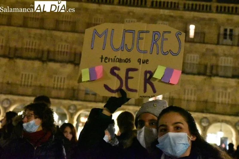 Foto 2 -  &lsquo;No me toques los derechos&rsquo;, la manifestaci&oacute;n del 8M recorre las calles de Salamanca 