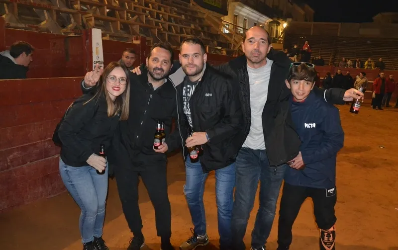 Foto 7 - El ambiente taurino se mantiene mientras va menguando el festivo en una jornada con visita de la lluvia