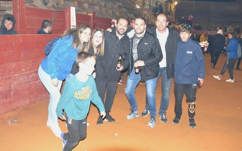 Foto 6 - El ambiente taurino se mantiene mientras va menguando el festivo en una jornada con visita de la lluvia